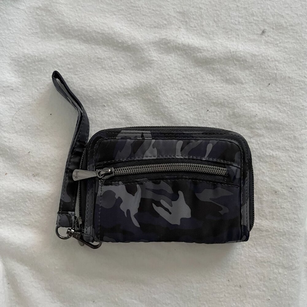 LUG Rodeo Gray Camo Wristlet/Purse/Wallet W/Removeable Strap - Picture 3 of 8